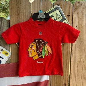 Y2K vtg Blackhawks NHL T-shirt Kids Size 3T